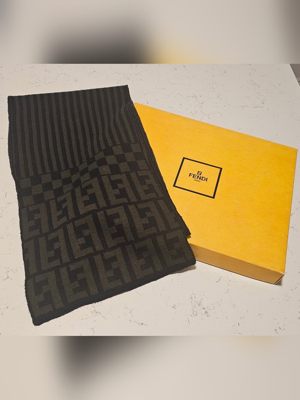 Fendi green and black scarf - Picture 3 of 9